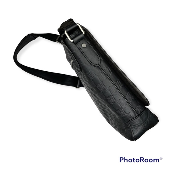 Louis vuitton  Damier Infini District MM crossbody - Picture 9 of 15